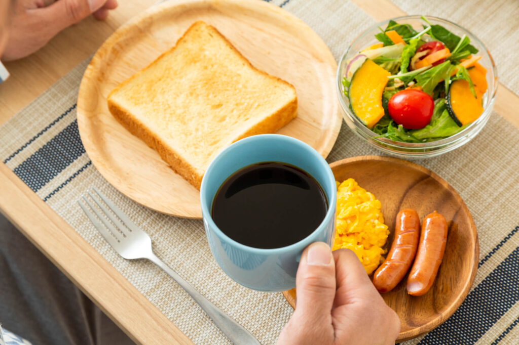 コーヒーによる健康効果と飲むタイミング